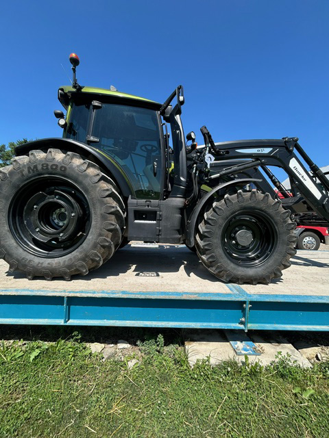 Used Valtra G135 V Tractor for sale